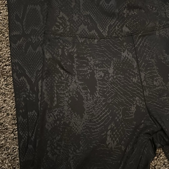 American Eagle Snake/reptile print Leggings - Picture 2 of 3